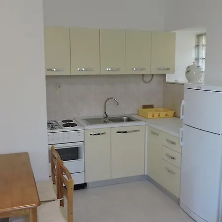 Areta Apartament Ravni