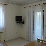 Areta Appartement *